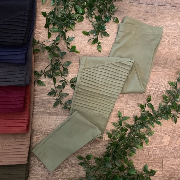 Light Olive Highwaist Moto Leggings - Picture 2 of 4